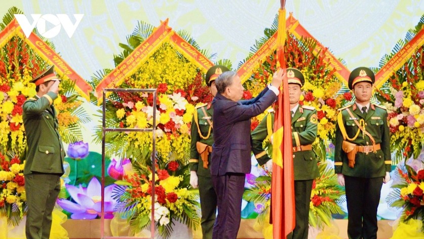 Top leader calls for firmly strengthening public trust as pillar of national defence